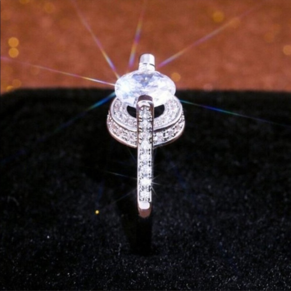 New Women’s 925 Silver Round Cut Diamond Ring - Picture 2 of 4